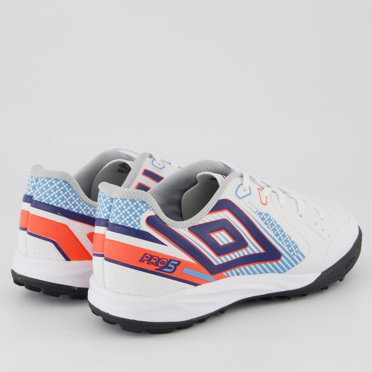 Chuteira Umbro Pro 5 II Society Juvenil Branca e Cinza Branco 2