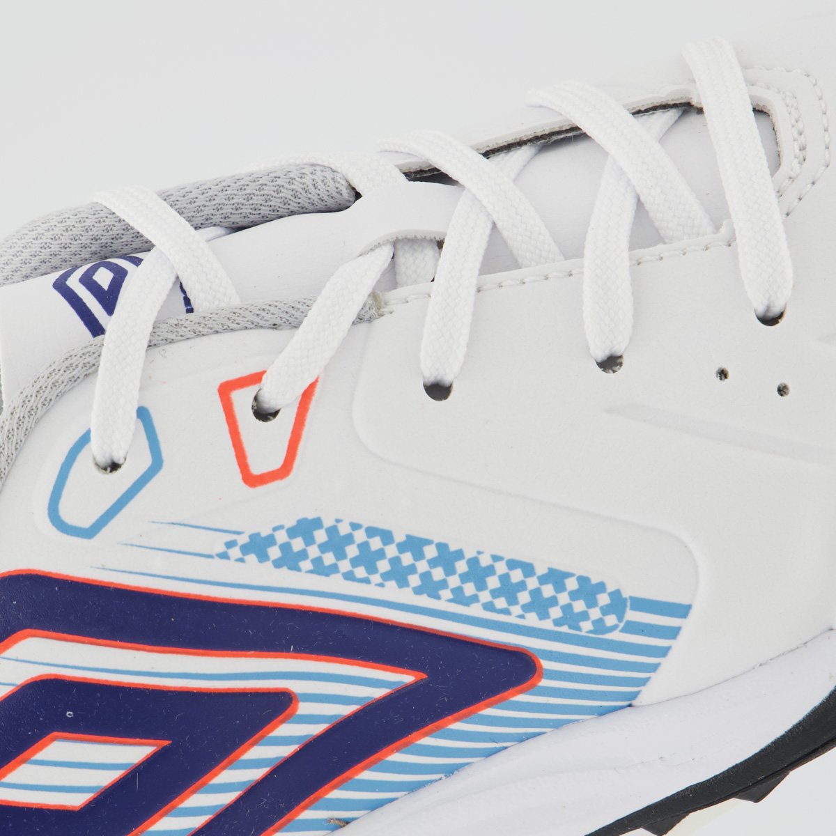 Chuteira Umbro Pro 5 II Society Juvenil Branca e Cinza Branco 6