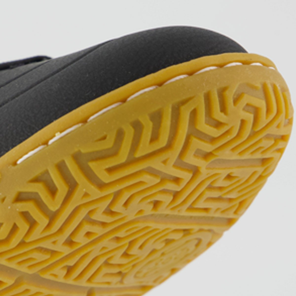 Chuteira Umbro Attak III Futsal Preta e Vermelha Preto 8