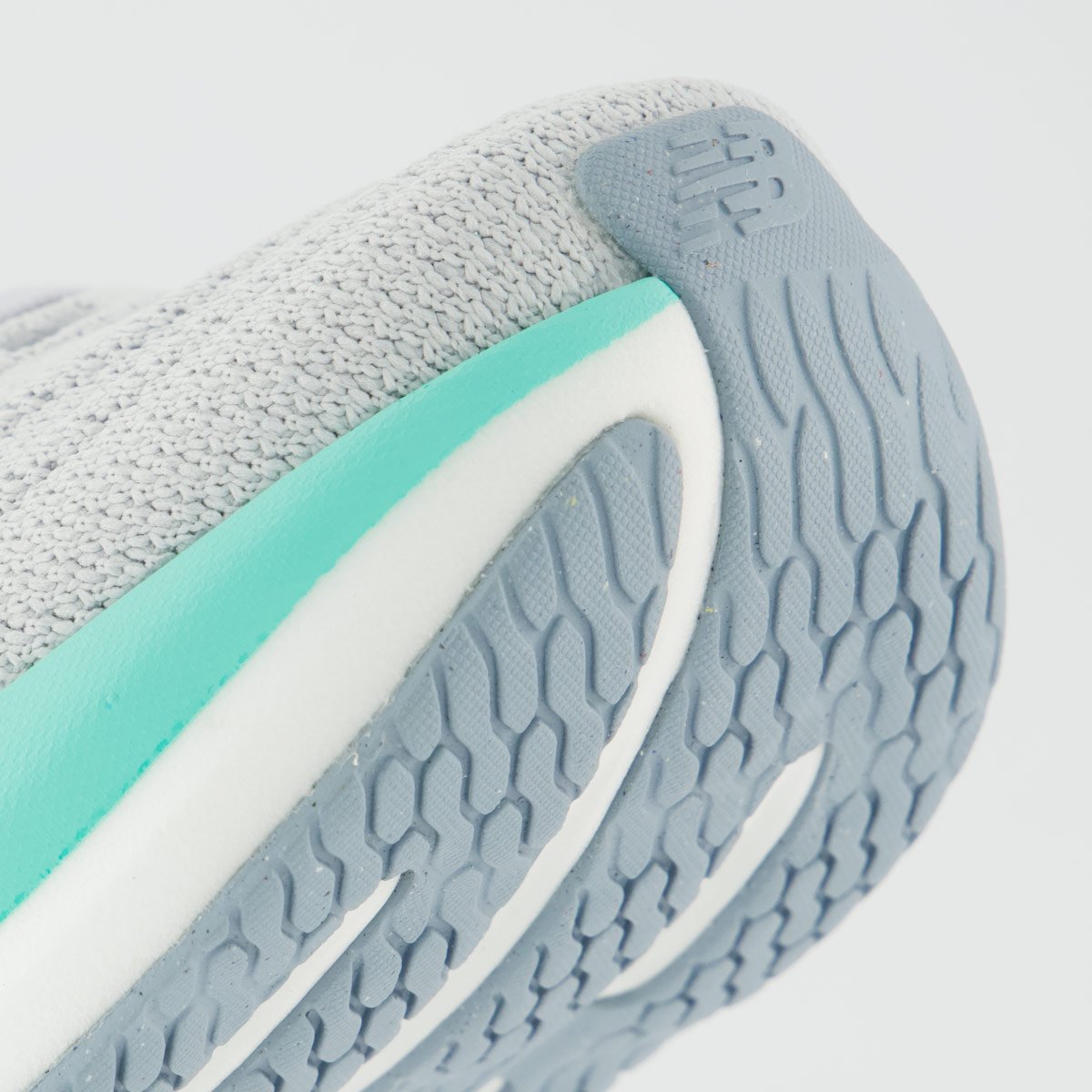 Tênis New Balance Infinion 1080 V15 Feminino Cinza e Verde Claro Cinza 8