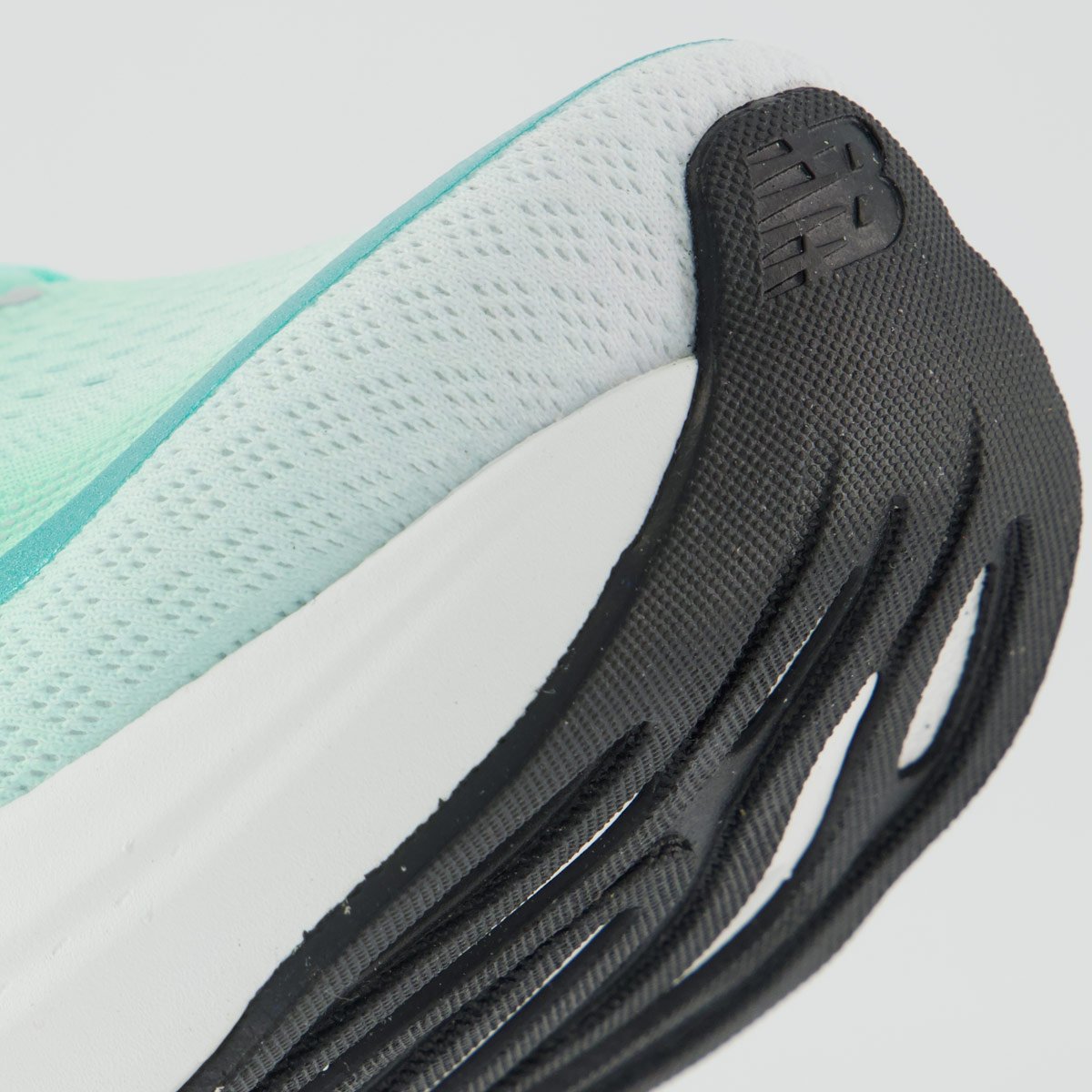 Tênis New Balance Fresh Foam Ellipse Feminino Verde e Branco Verde 8