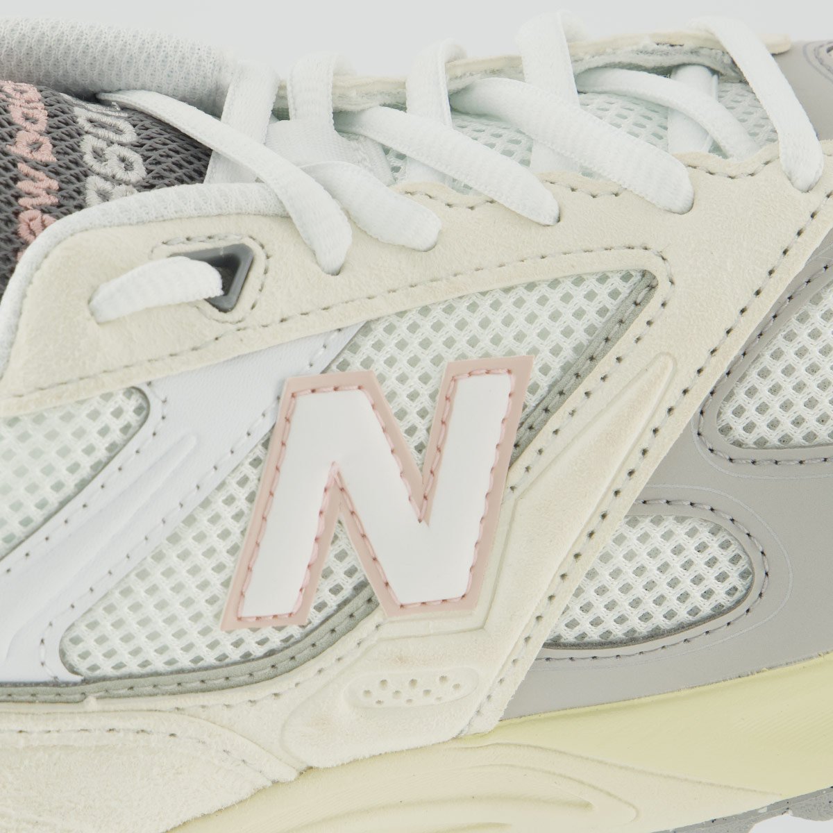 Tênis New Balance 880R Feminino Off White Branco 7