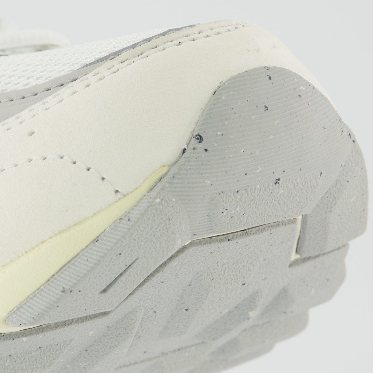 Tênis New Balance 880R Feminino Off White Branco 8