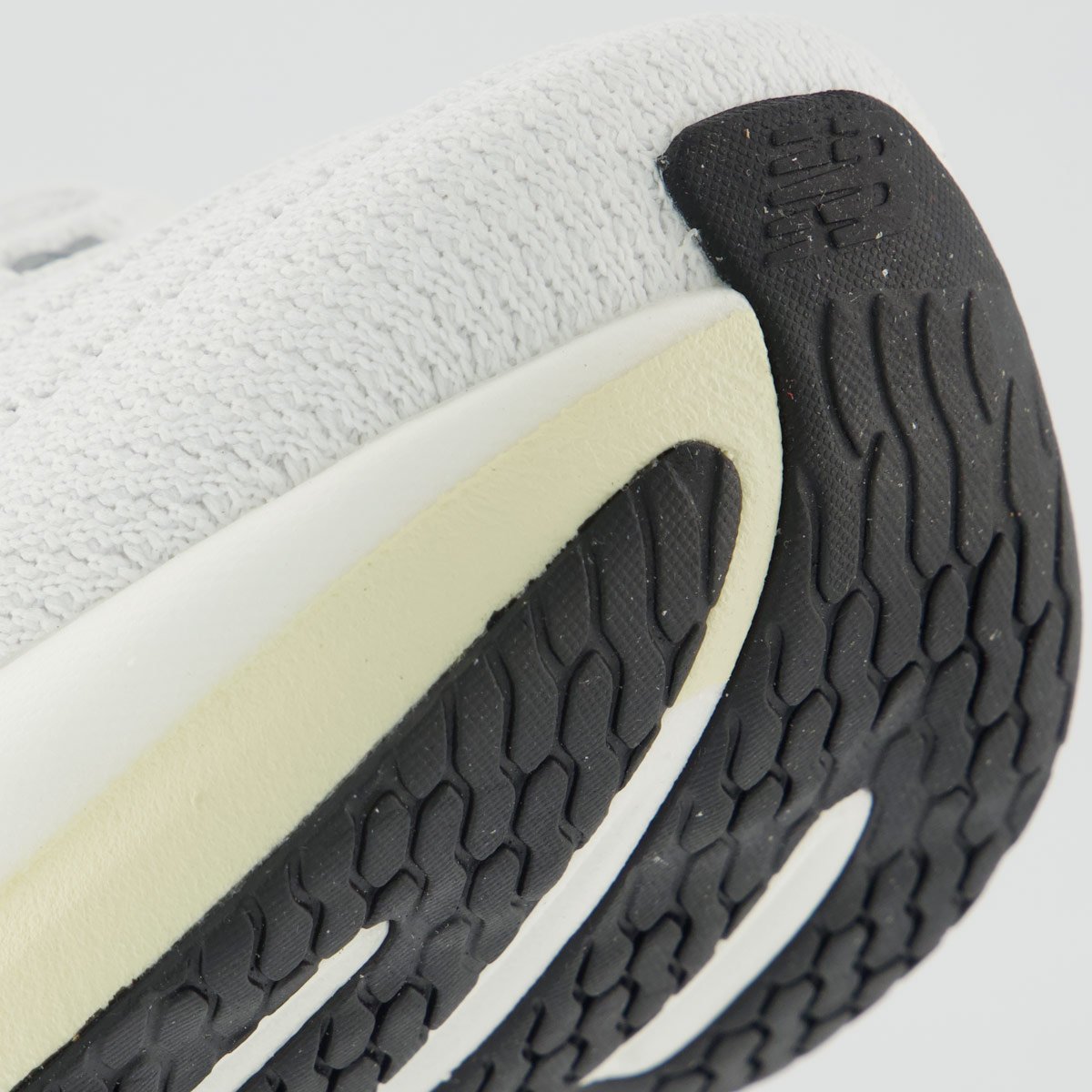 Tênis New Balance Infinion 1080 V15 Branco e Cinza Cinza 8