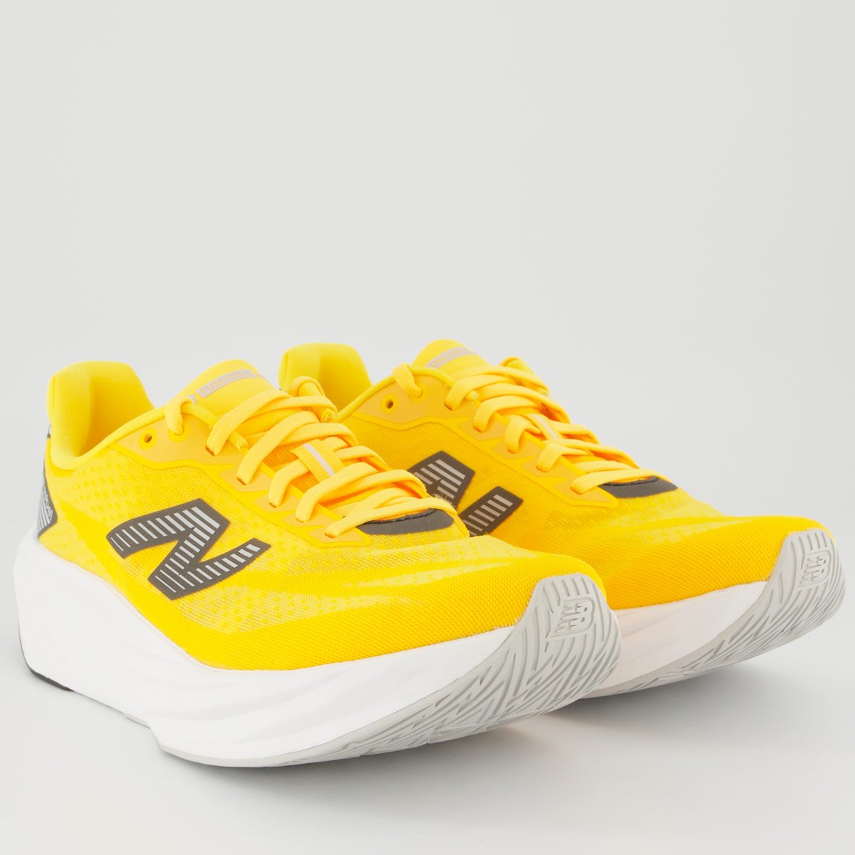 Tênis New Balance Fuelcell Rebel V5 Laranja e Branco Branco 2