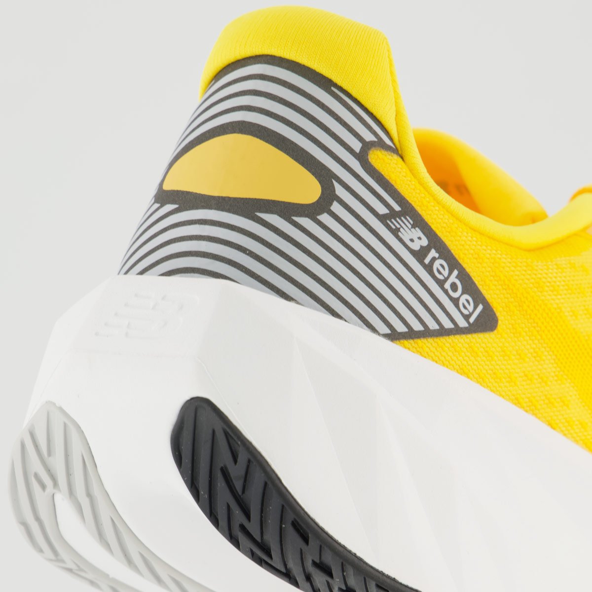 Tênis New Balance Fuelcell Rebel V5 Laranja e Branco Branco 6