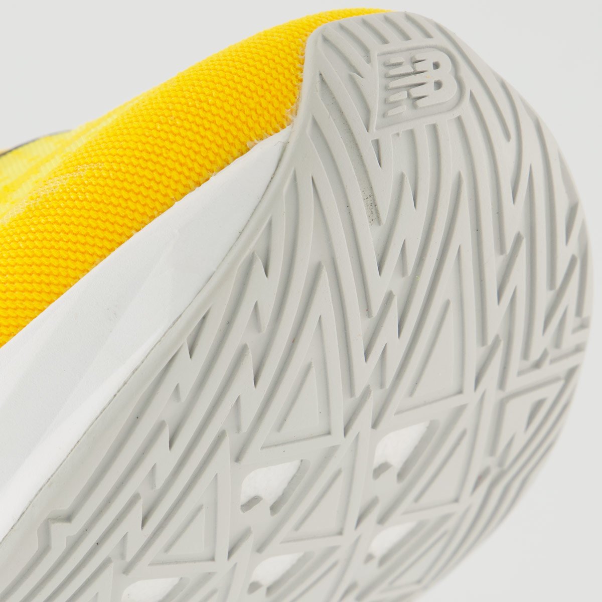 Tênis New Balance Fuelcell Rebel V5 Laranja e Branco Branco 8