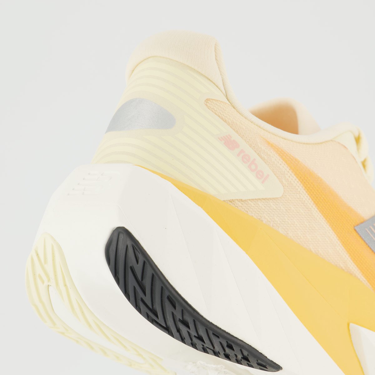Tênis New Balance Fuelcell Rebel V5 Feminino Laranja e Branco Branco 6