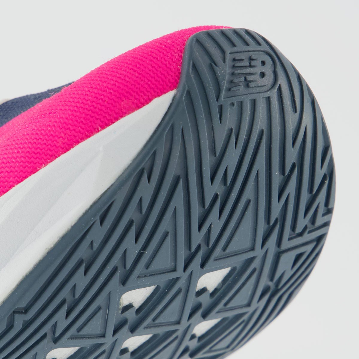 Tênis New Balance Fuelcell Rebel V5 Feminino Rosa Rosa 8