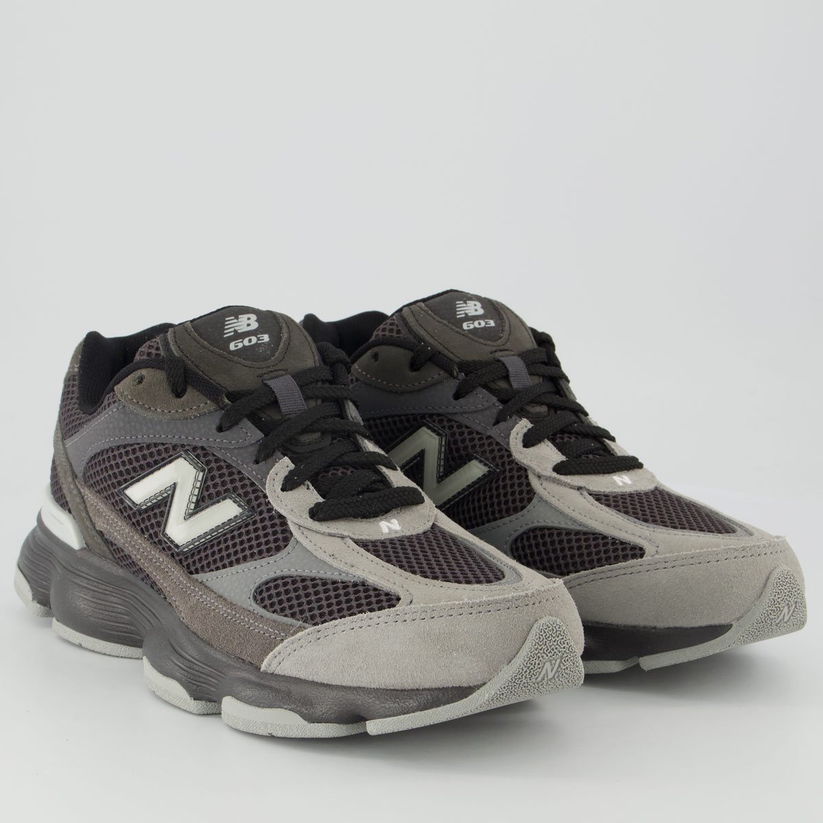 Tênis New Balance 603 Cinza e Preto Cinza 2