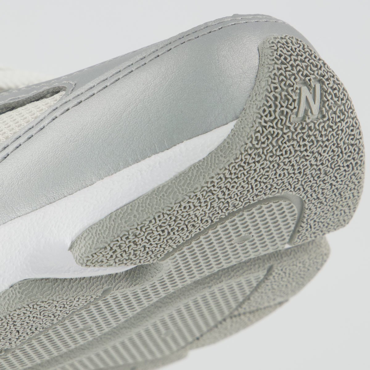 Tênis New Balance 603 Feminino Cinza e Prata Cinza 8