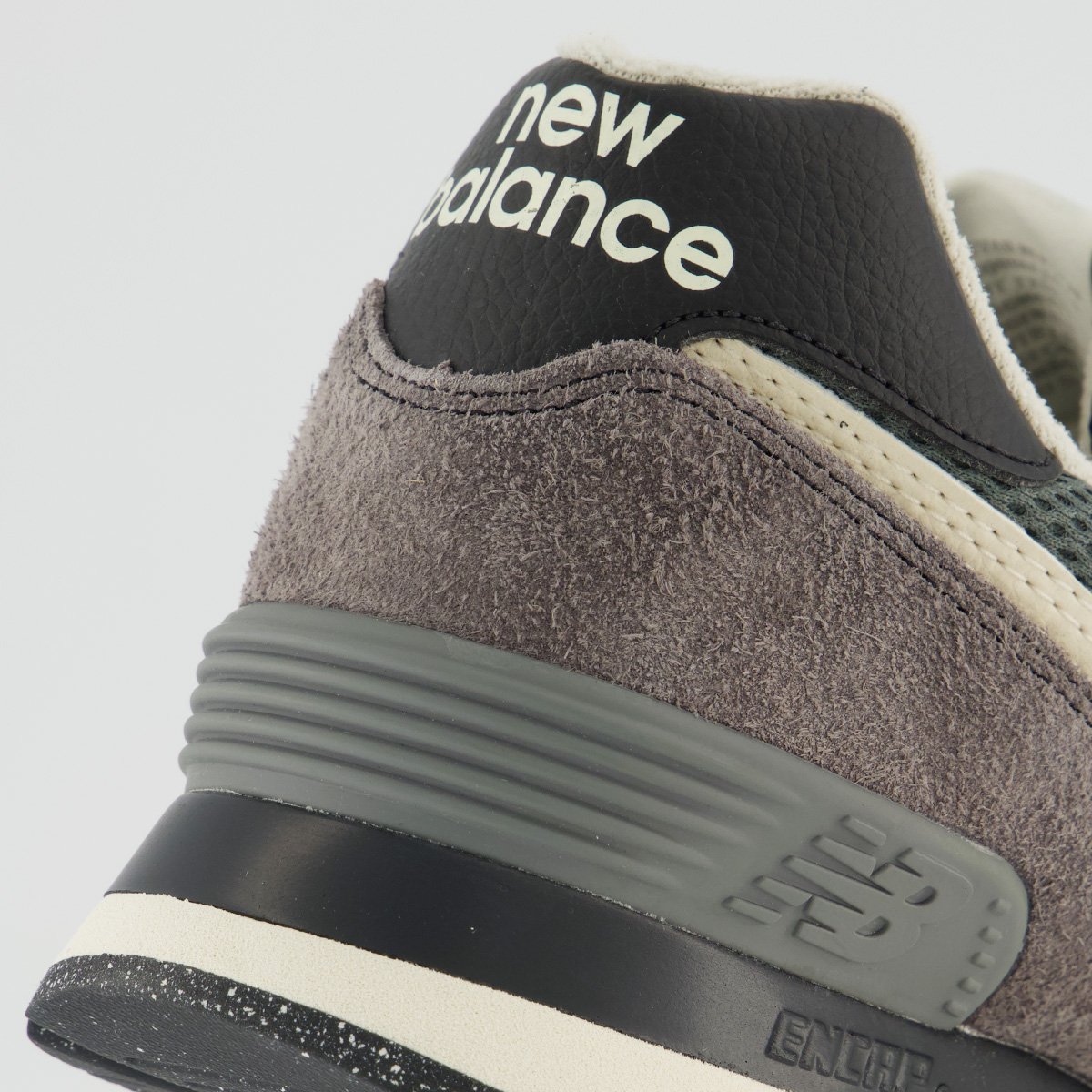 Tênis New Balance 574 V2 Preto e Bege Preto 6