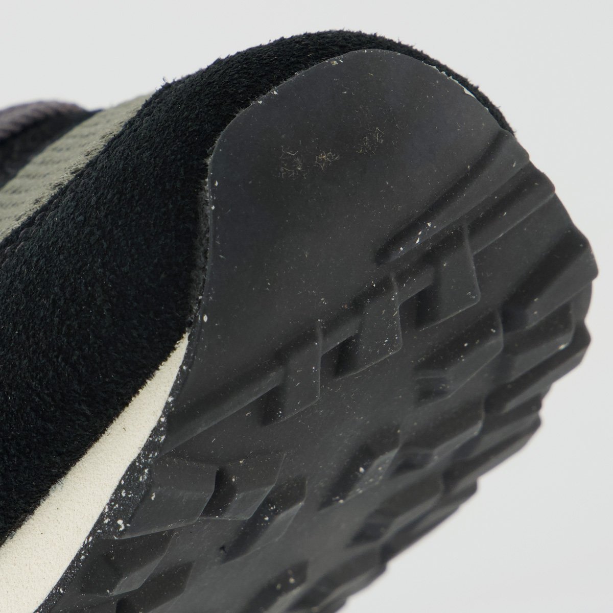 Tênis New Balance 574 V2 Preto e Bege Preto 8