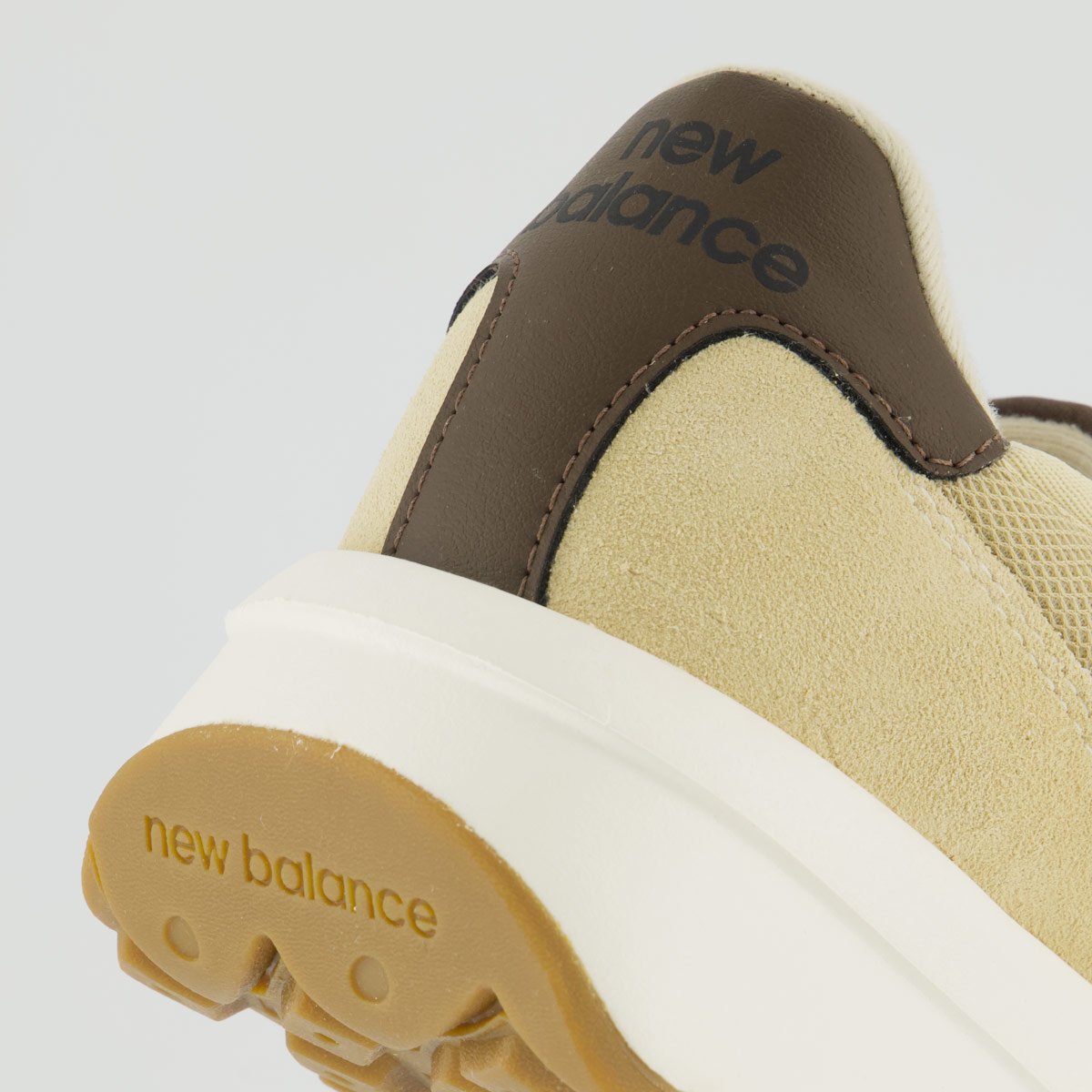 Tênis New Balance 370V1 Bege e Marrom Bege/Marrom 6