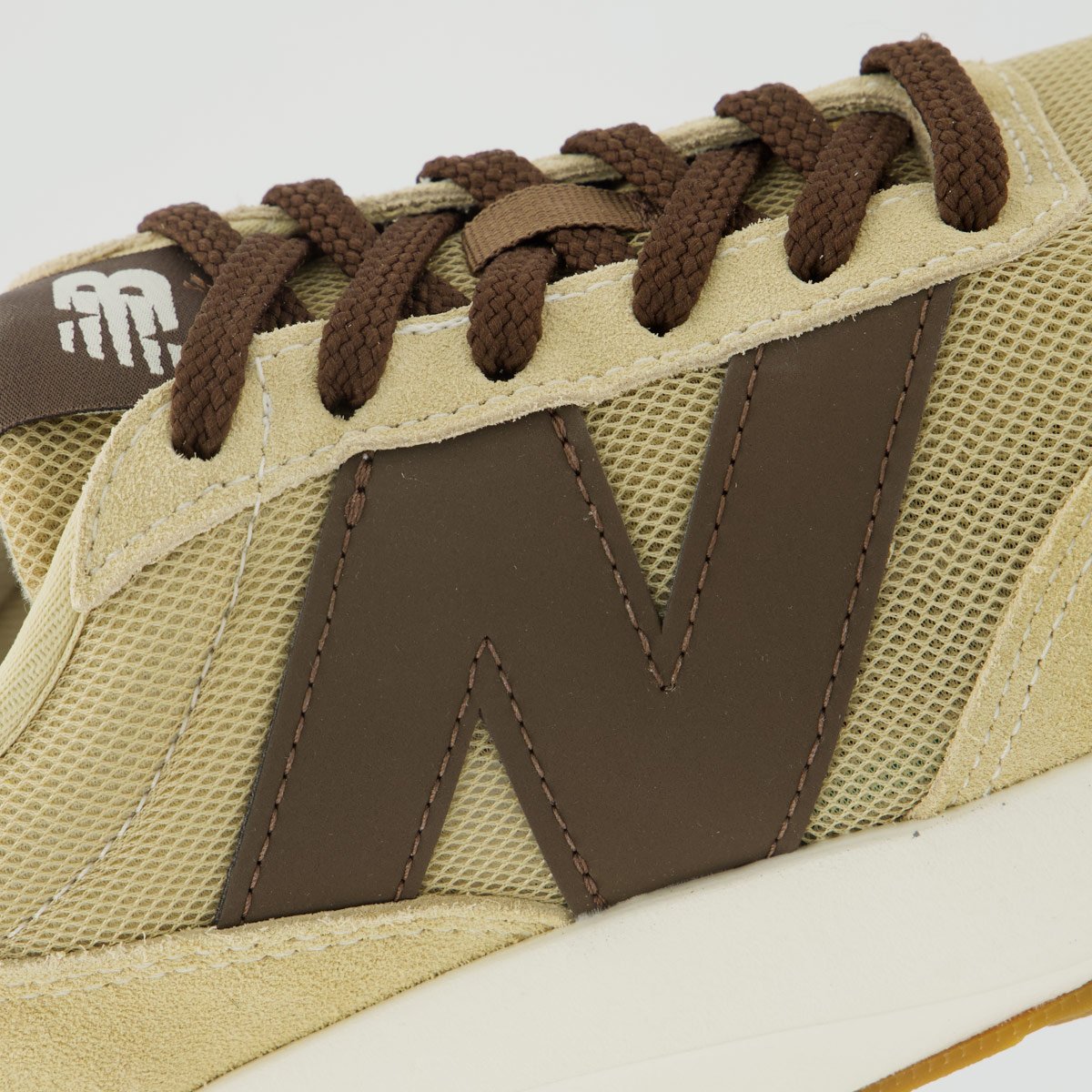 Tênis New Balance 370V1 Bege e Marrom Bege/Marrom 7