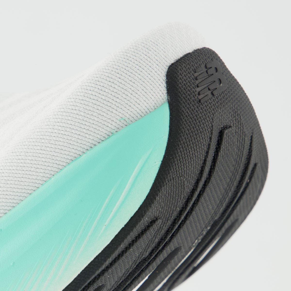 Tênis New Balance Fresh Foam X More V6 Branco Branco 8