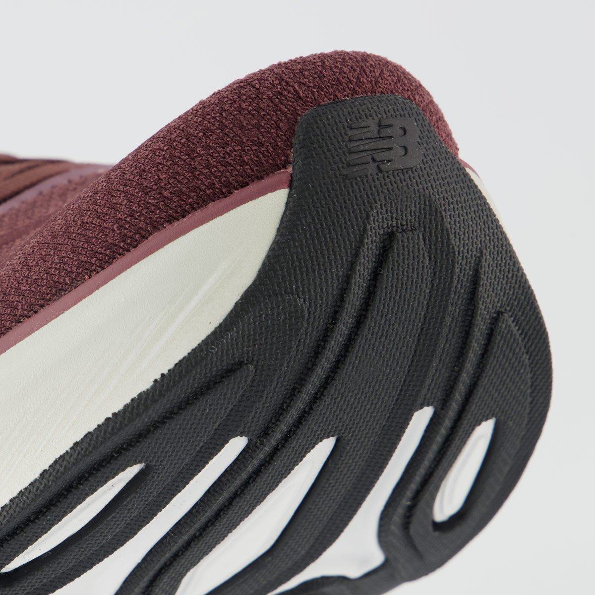 Tênis New Balance Fresh Foam X More V6 Feminino Bordô Vermelho 8
