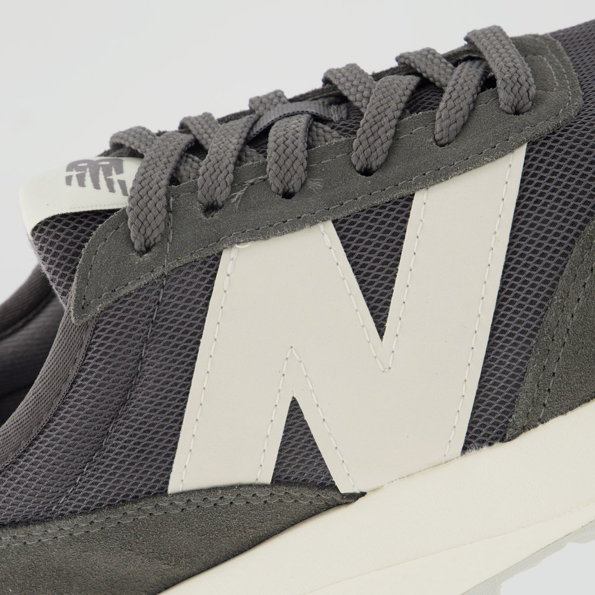 Tênis New Balance 370V1 Cinza Cinza 7