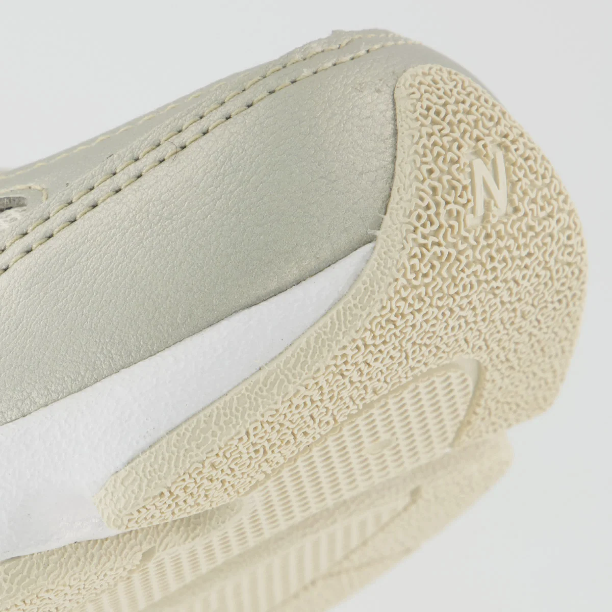 Tênis New Balance 603 Feminino Bege Bege 8