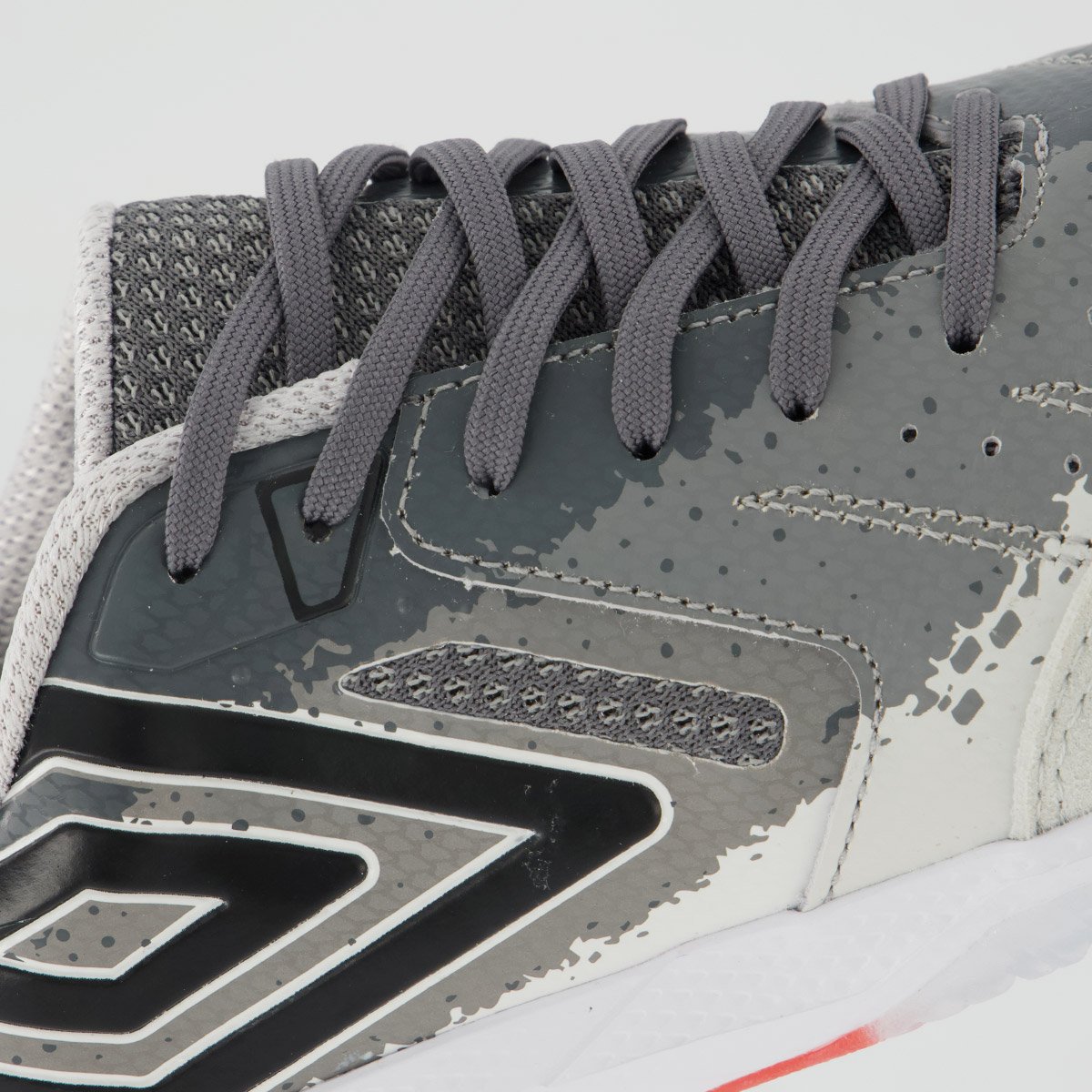 Chuteira Umbro Pro 5 Bump Shark Futsal Cinza e Branca Cinza 7