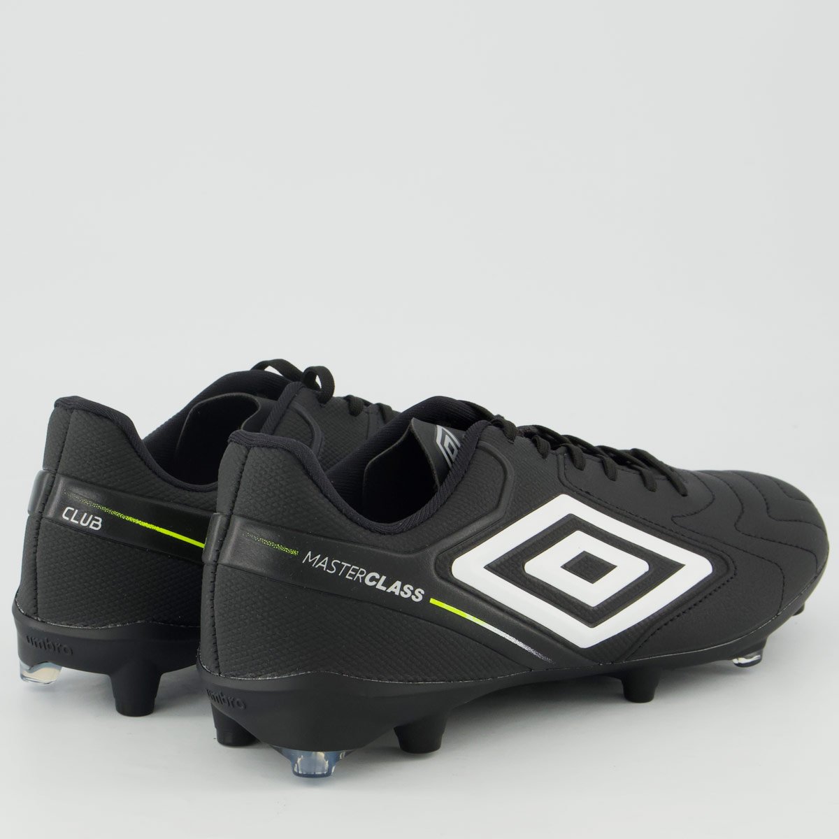 Chuteira Umbro Master Class Club Campo Preta e Branca Preto/Branco 3