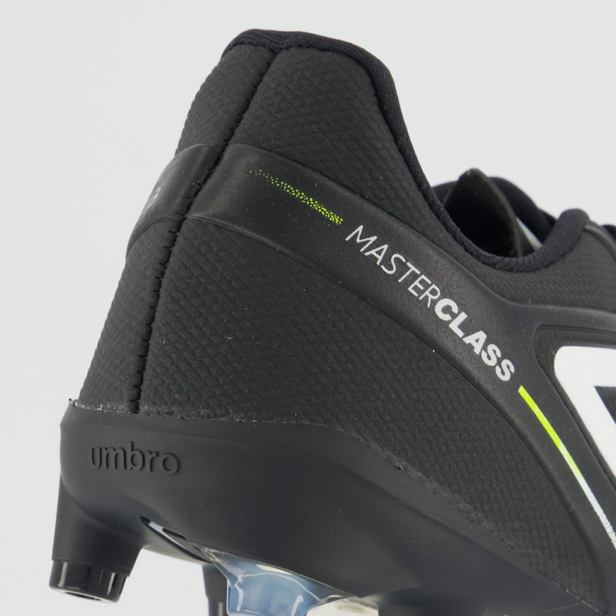 Chuteira Umbro Master Class Club Campo Preta e Branca Preto/Branco 6
