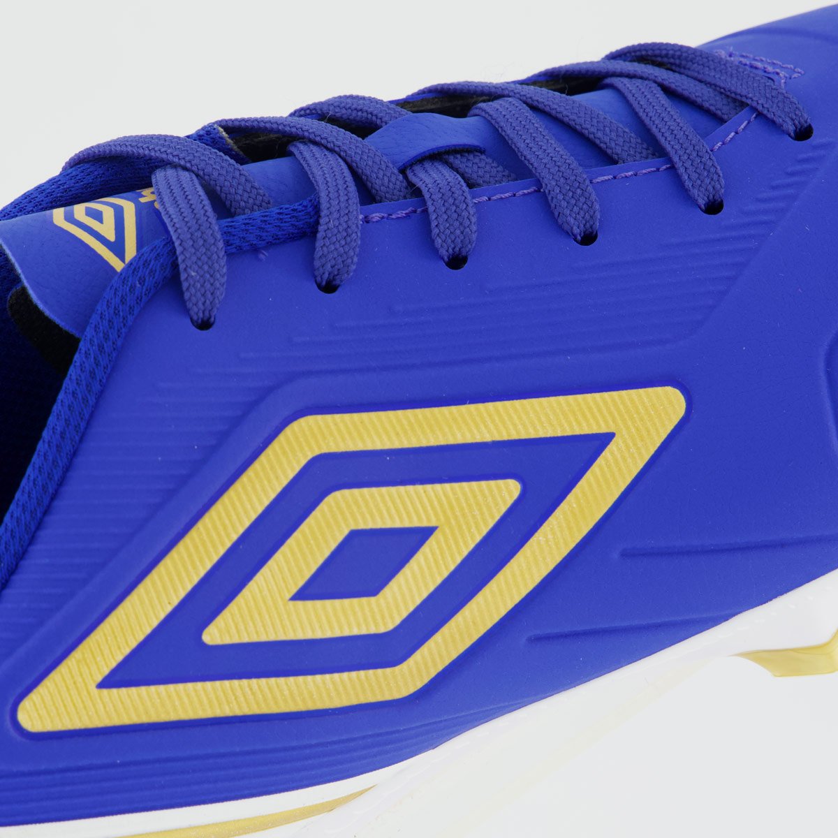 Chuteira Umbro Attak III Campo Azul e Branco Azul/Branco 7