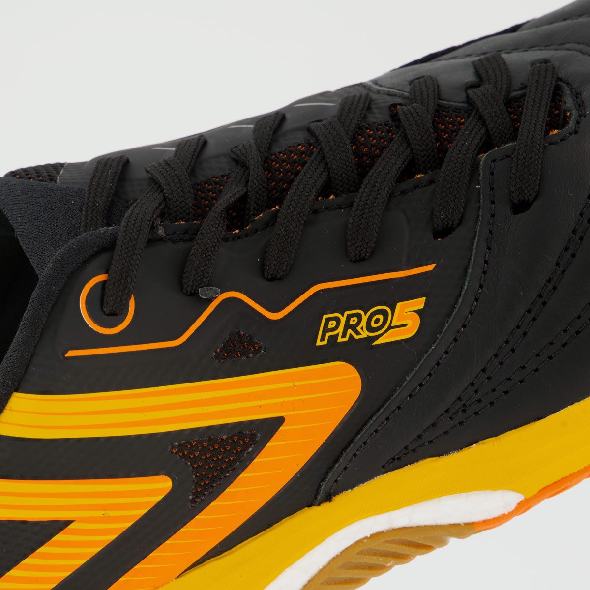 Chuteira Umbro Pro 5 Stable Futsal Preta e Laranja Preto/Laranja 7