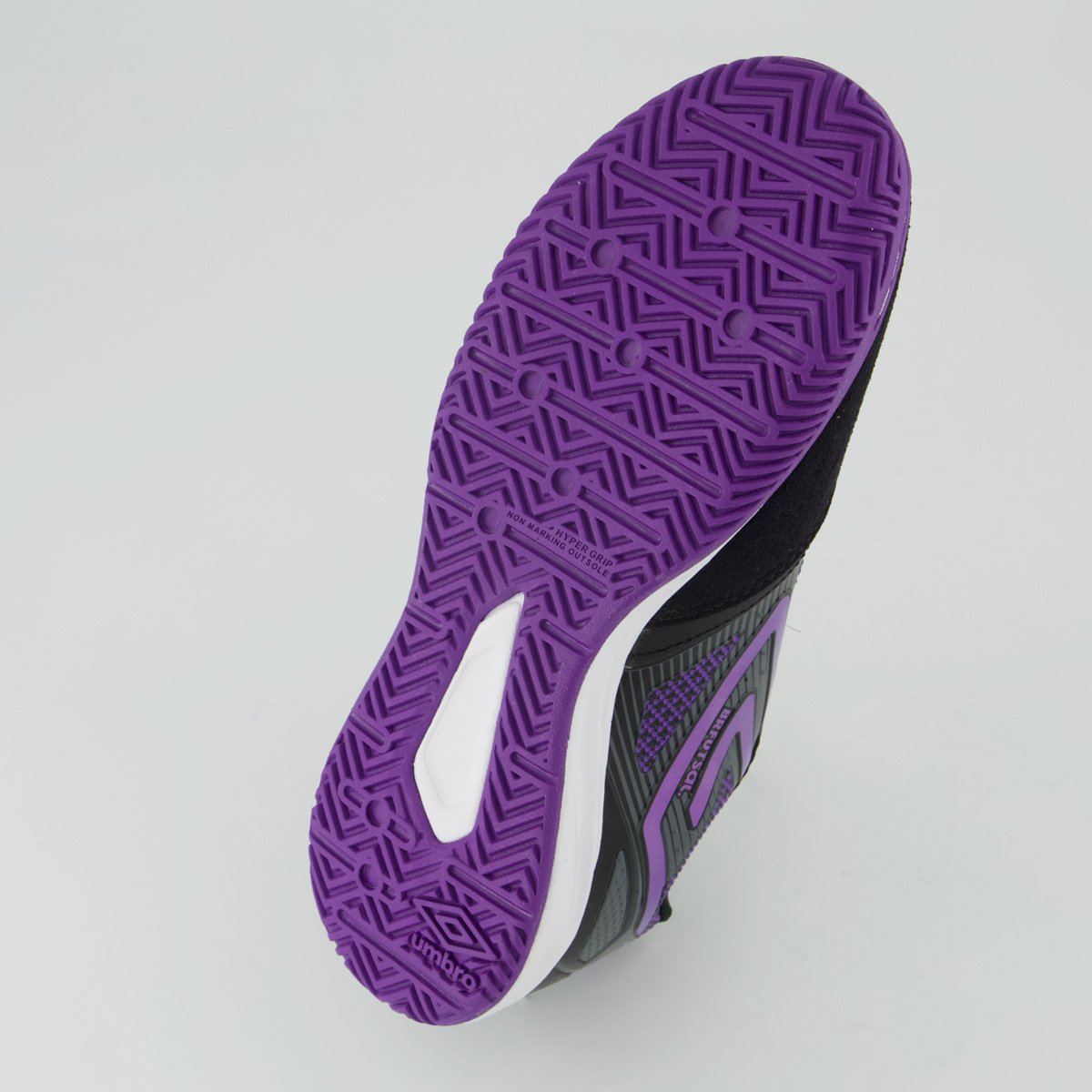 Chuteira Umbro Pro 5 Bump Club Futsal Preta e Branco Preto/Branco 5