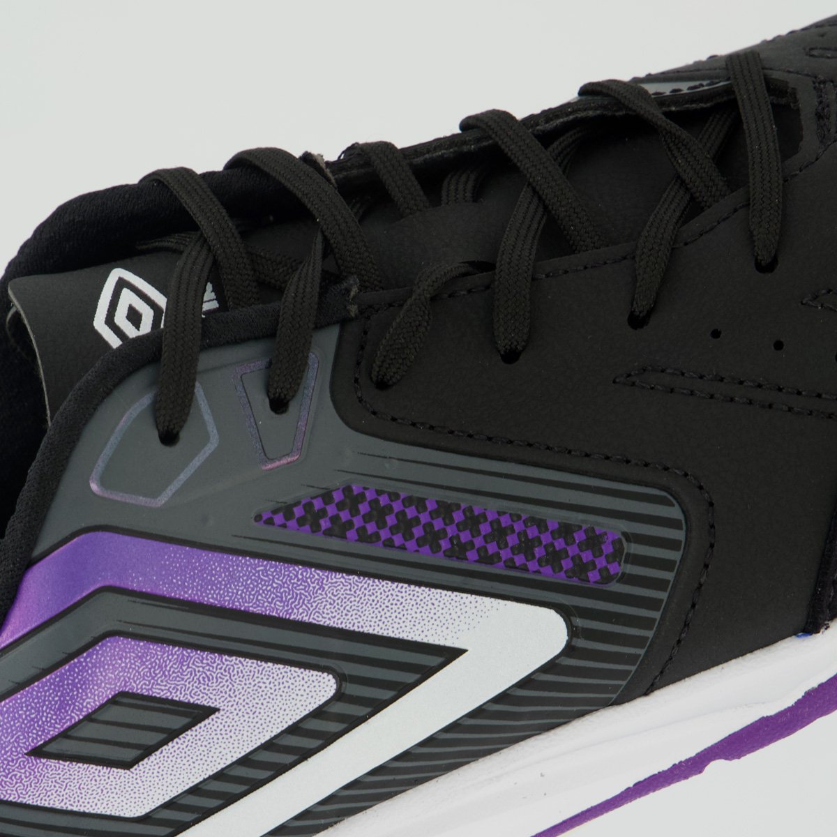 Chuteira Umbro Pro 5 Bump Club Futsal Preta e Branco Preto/Branco 7