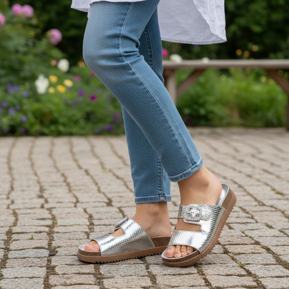 SANDÁLIA FEMININA CONFORTO MOLECA 5500117 Prata 2