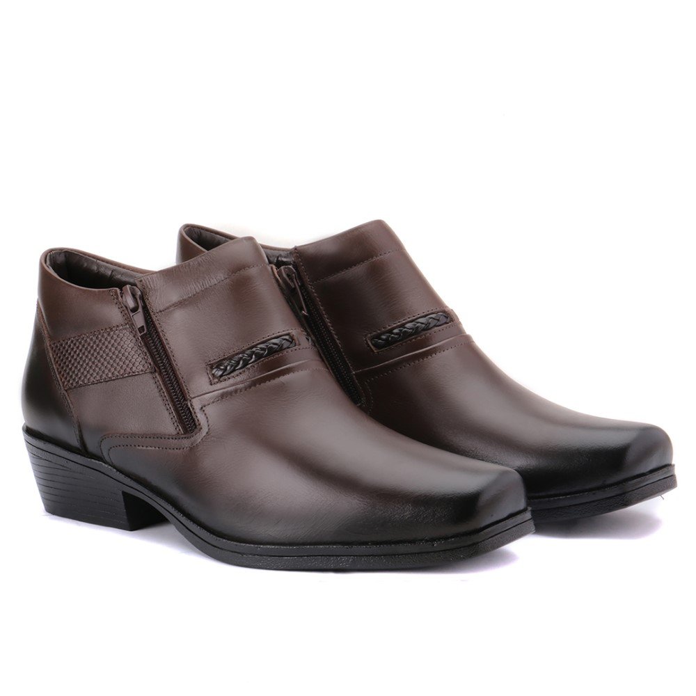 Bota Casual em Couro Yoyo Store com Zíper Bico Quadrado e Sola Borracha