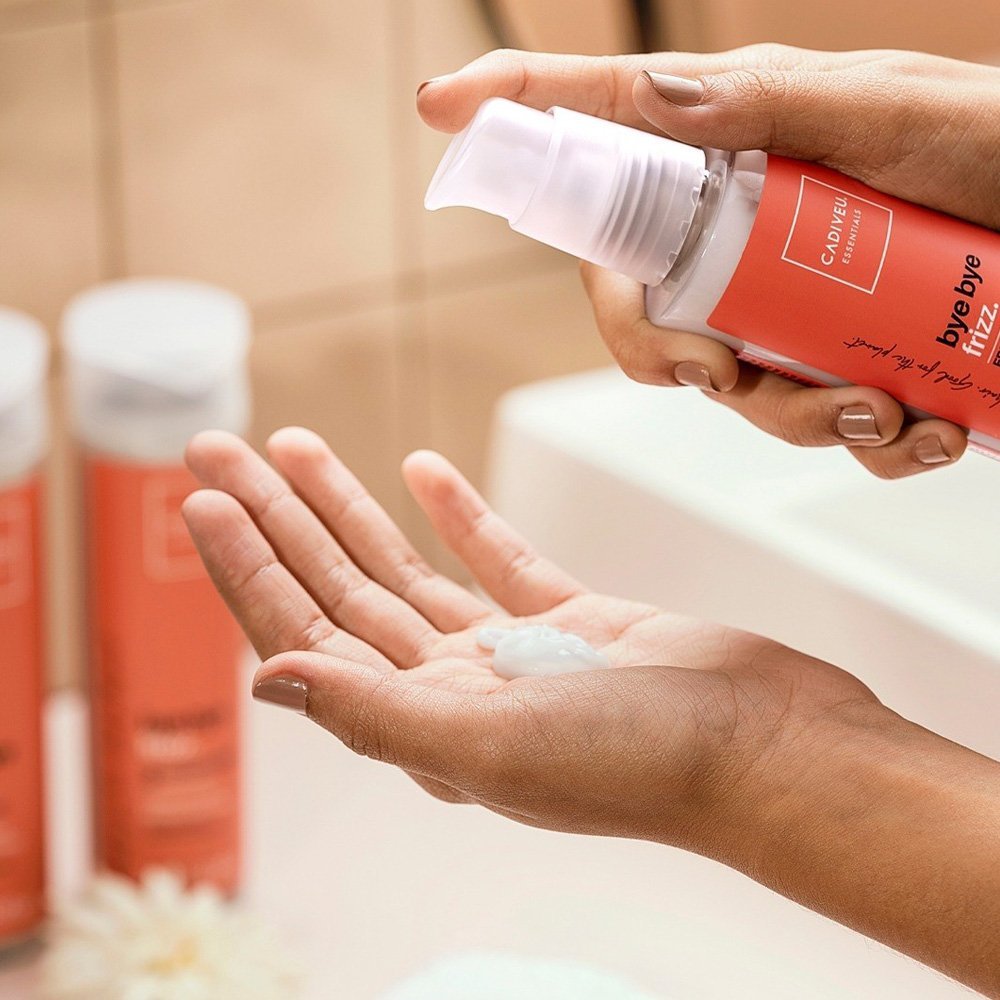 Kit Cadiveu Professional Bye Bye Frizz Shampoo Condicionador Mascara e Leave-in (4 produtos) ÚNICO 4