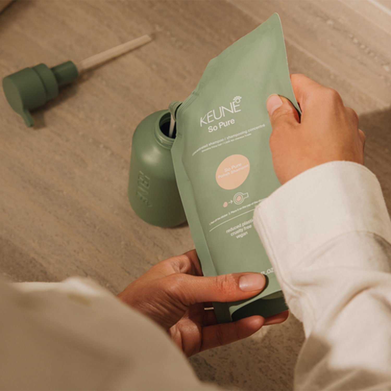 Kit Keune So Pure Polish Shampoo Refil e Dispenser Frasco (2 produtos) ÚNICO 2