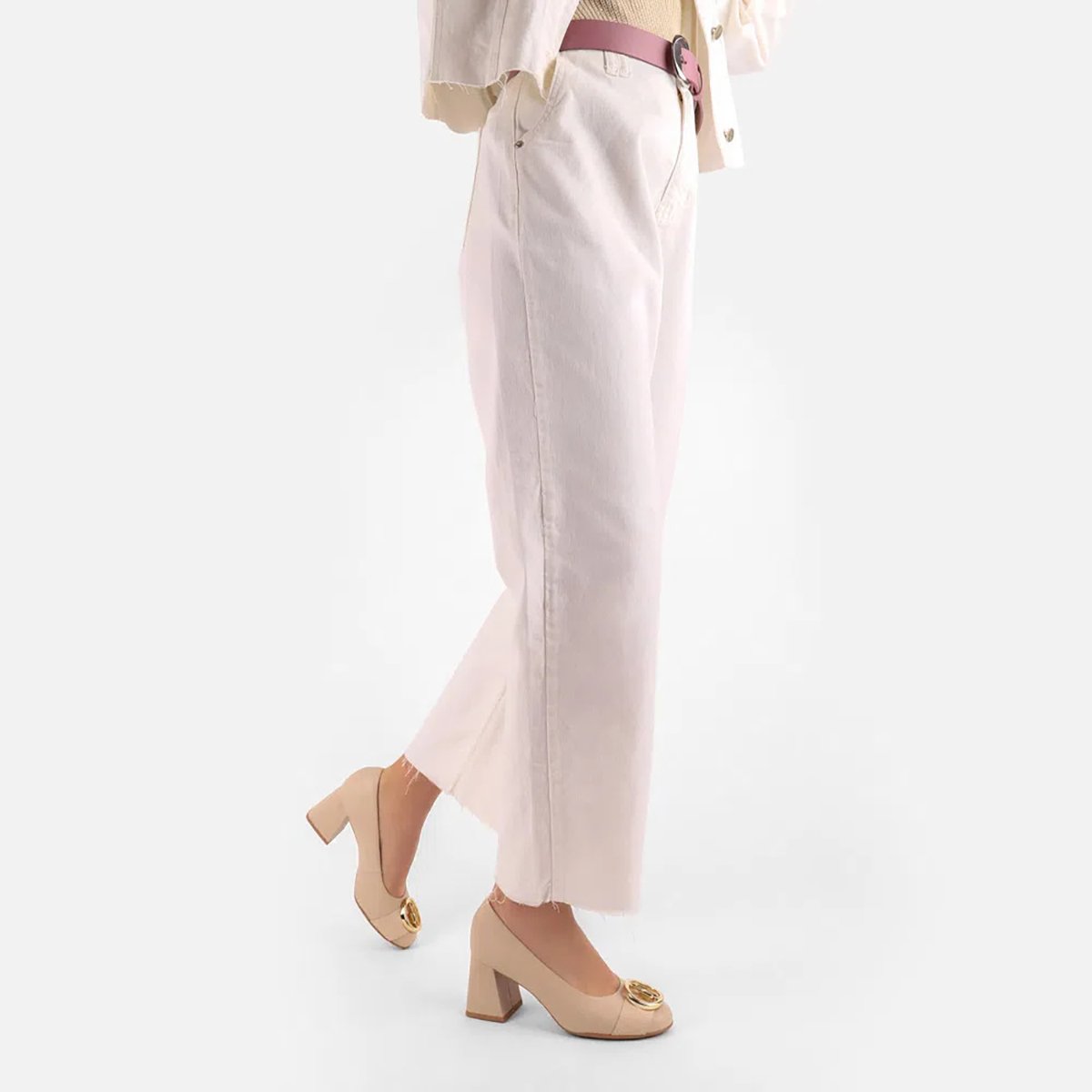 Scarpin Couro Usaflex Salto Bloco Fivela Monograma - Bege Bege 5