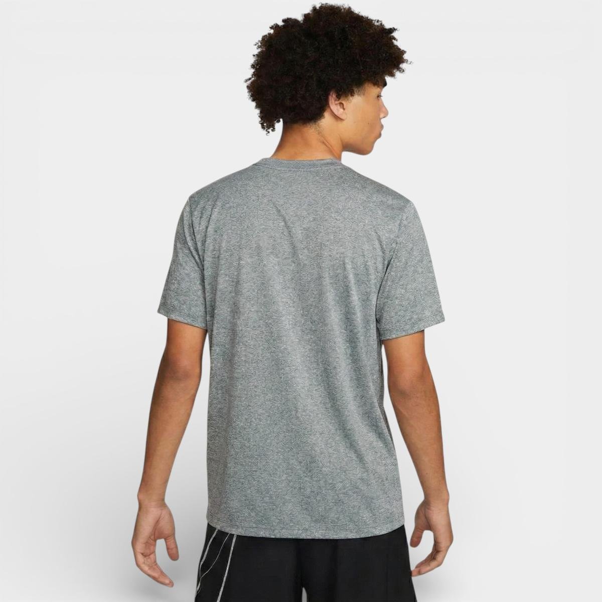 Camiseta Nike Dri-FIT Legend Reset Masculina - Grafite Cinza 2