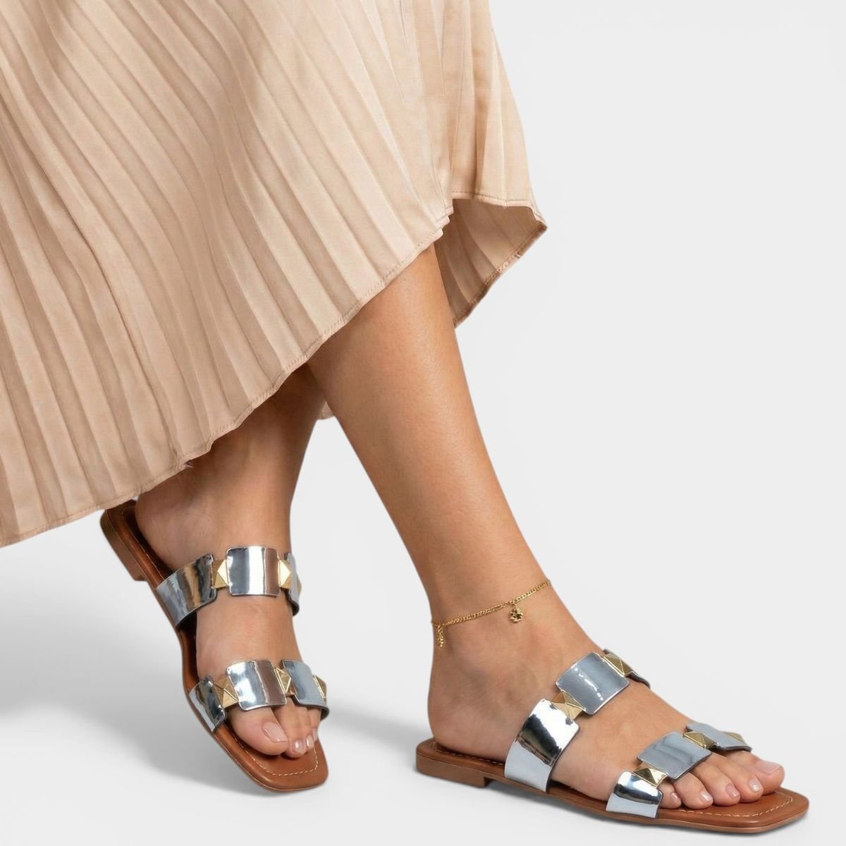 Rasteira Cia do Porto Spikes Metalizada Feminina - Prata Cinza 6