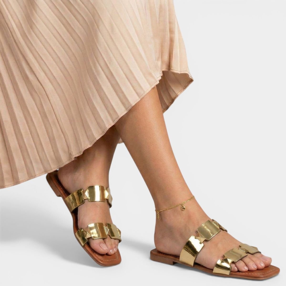 Rasteira Cia do Porto Spikes Metalizada Feminina - Dourado Cinza 6