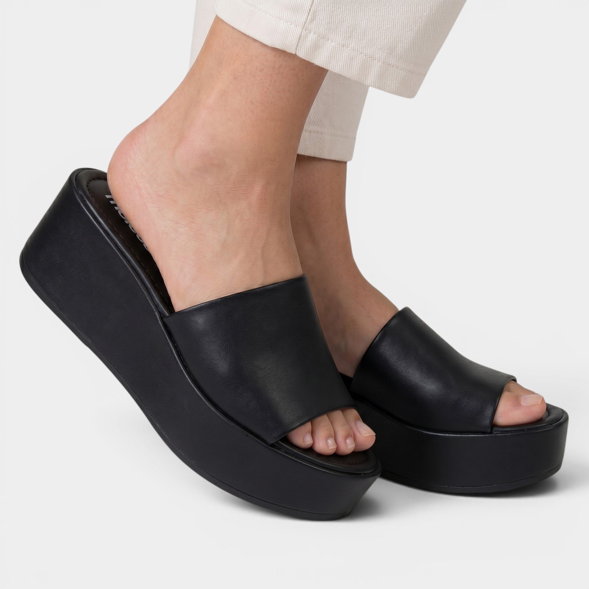 Tamanco Moleca Liso Plataforma Feminino - Preto Preto 6