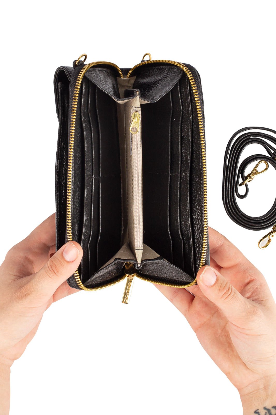 Carteira feminina de couro liso com alca Rafa Preto 3