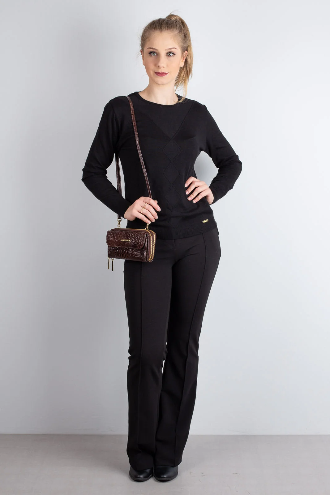 Carteira feminina de couro croco com alca Tania Marrom 4