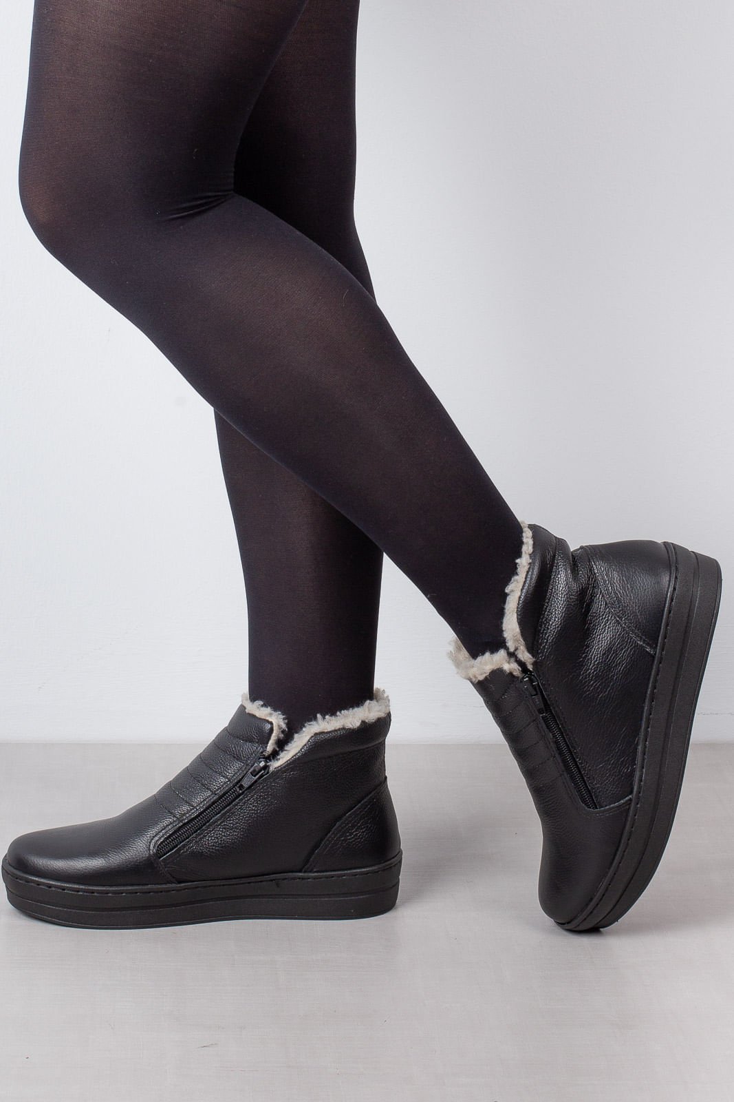 Tenis de couro com matelasse forrada em pelo 6903P Preto 1