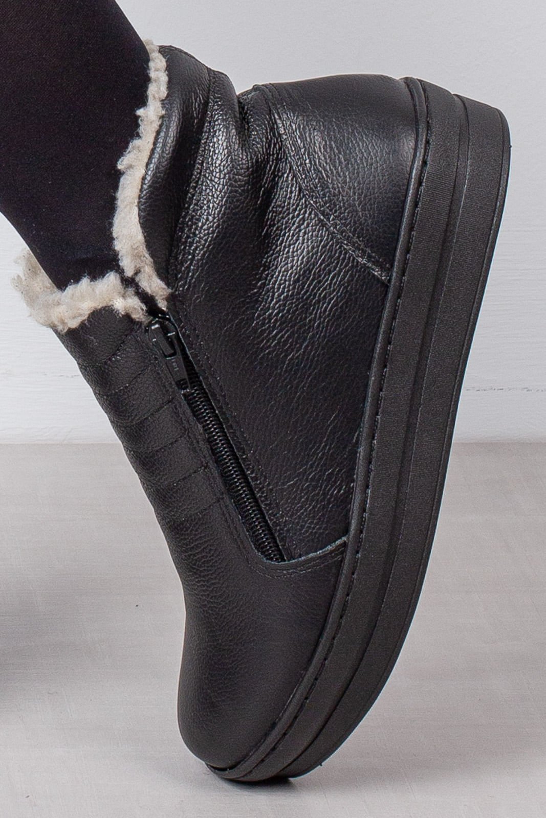 Tenis de couro com matelasse forrada em pelo 6903P Preto 2