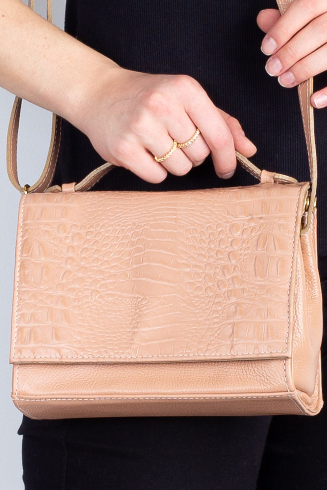 Bolsa pequena transversal de couro croco Deise Bege 2