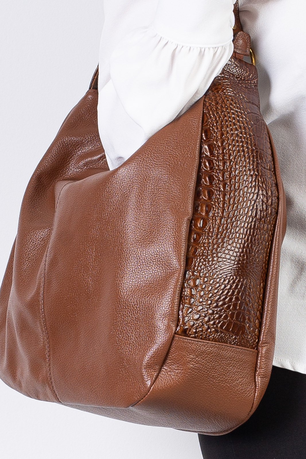 Bolsa saco grande de couro liso Carla Bege 3