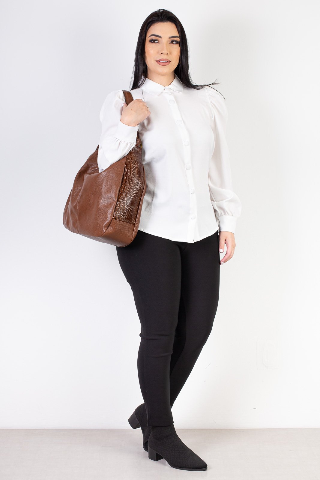 Bolsa saco grande de couro liso Carla Bege 6