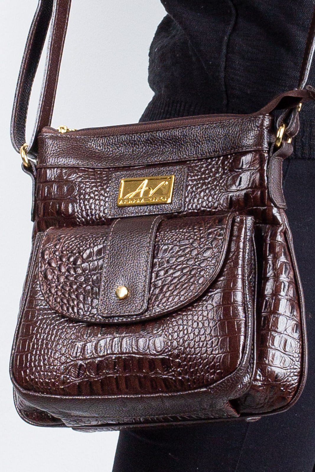 Bolsa tiracolo de couro croco Elis Marrom 3