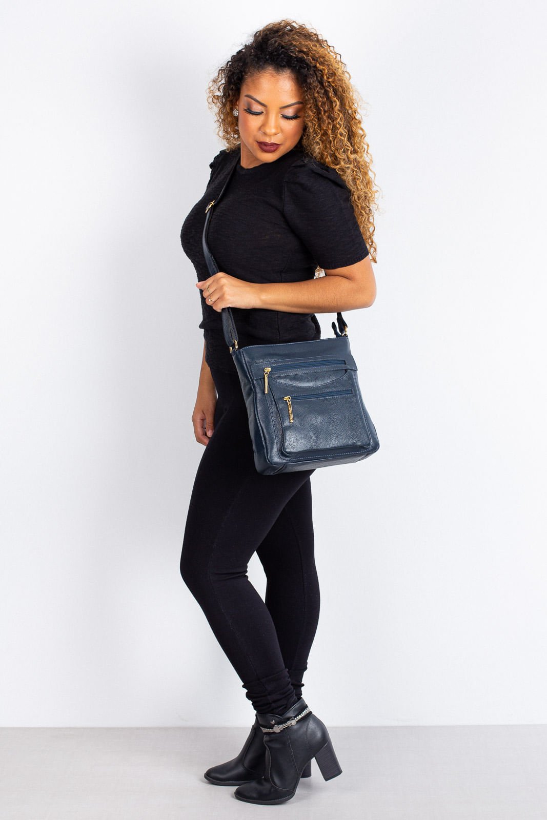 Bolsa tiracolo em couro liso Thais Azul 8