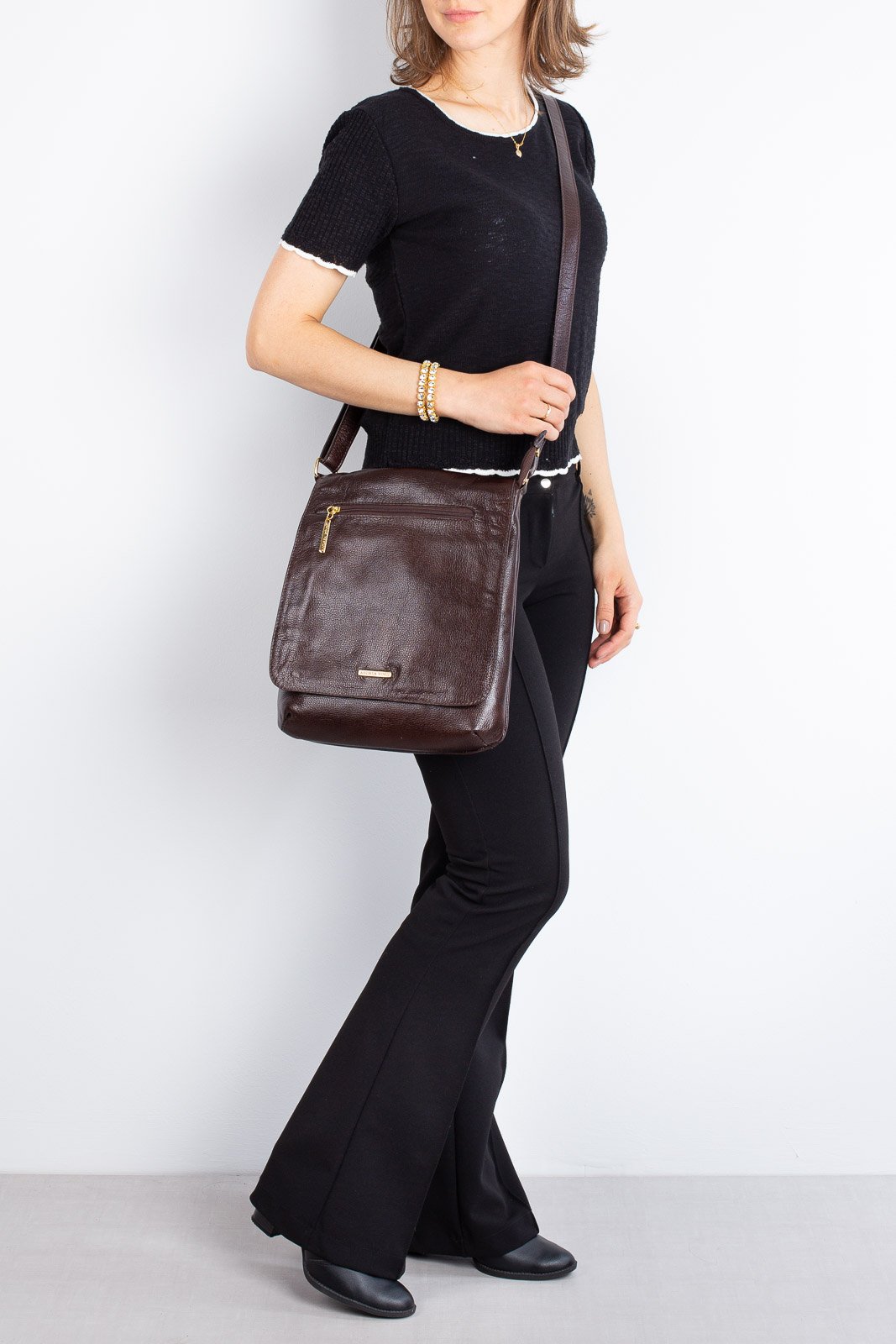 Bolsa transversal grande de couro liso Karina Marrom 7