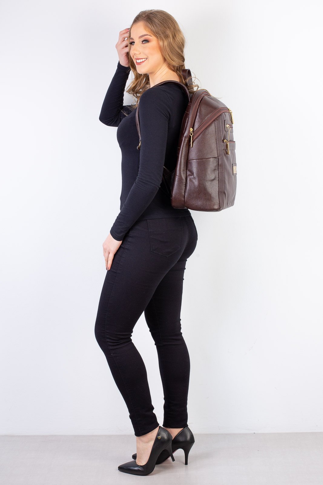 Mochila grande de couro liso Marcela Marrom 7